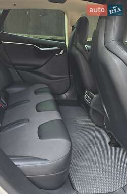 Лифтбек Tesla Model S 2015 в Ровно