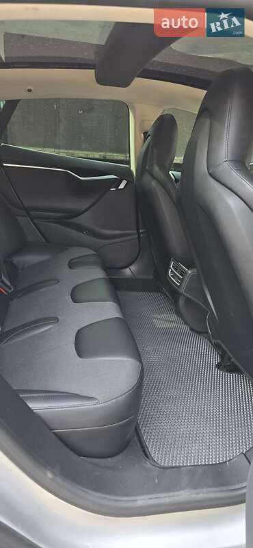 Ліфтбек Tesla Model S 2015 в Рівному