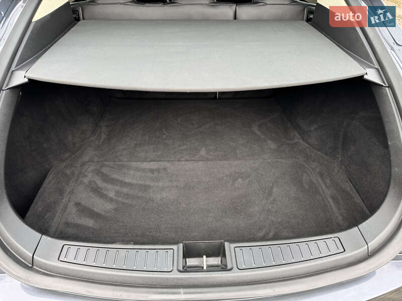 Ліфтбек Tesla Model S 2015 в Чернівцях