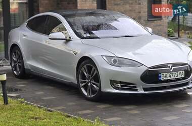Лифтбек Tesla Model S 2015 в Ровно