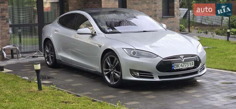 Ліфтбек Tesla Model S 2015 в Рівному