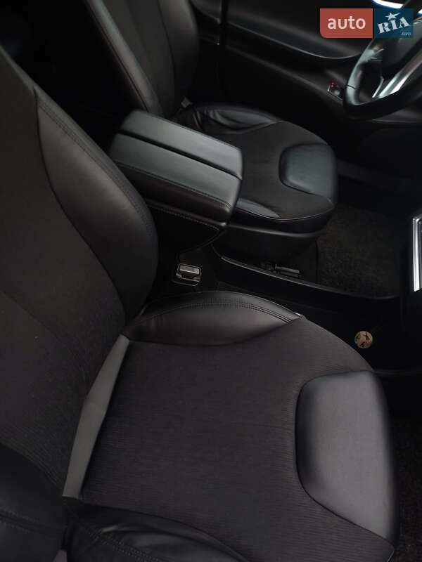 Ліфтбек Tesla Model S 2014 в Шептицькому фото 20 Ліфтбек Tesla Model S 2014 в Шептицькому