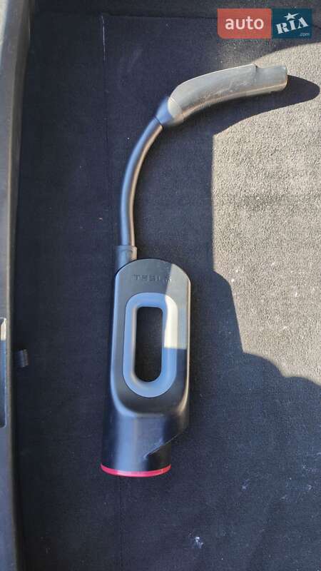 Лифтбек Tesla Model S 2016 в Виннице