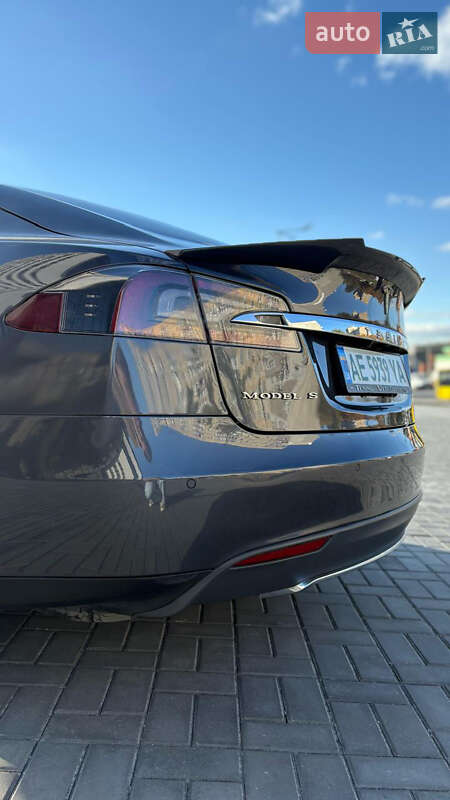 Лифтбек Tesla Model S 2015 в Днепре