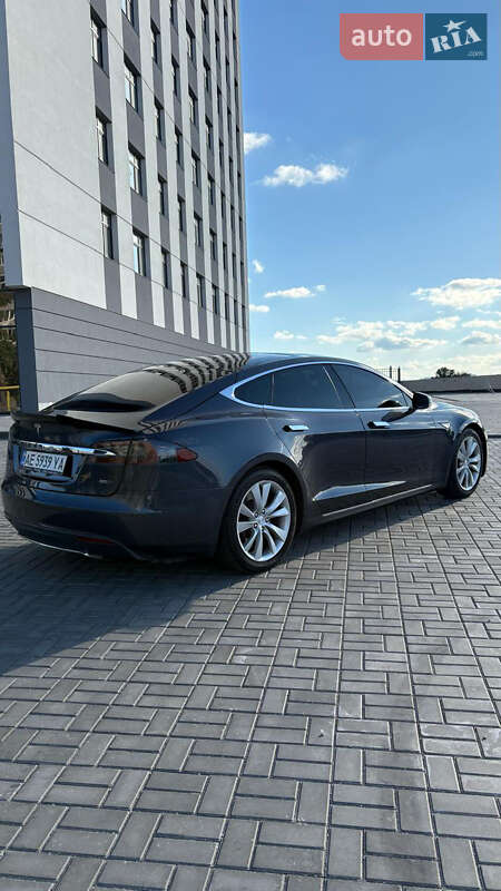 Лифтбек Tesla Model S 2015 в Днепре