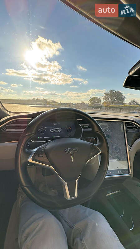 Лифтбек Tesla Model S 2015 в Днепре