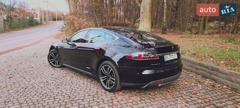 Ліфтбек Tesla Model S 2015 в Львові фото 7 Ліфтбек Tesla Model S 2015 в Львові