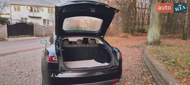 Ліфтбек Tesla Model S 2015 в Львові фото 14 Ліфтбек Tesla Model S 2015 в Львові