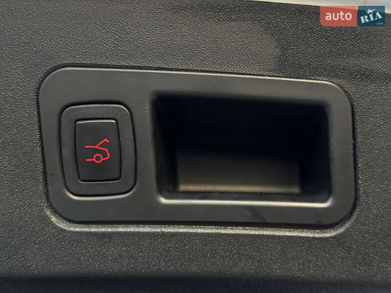 Ліфтбек Tesla Model S 2015 в Рівному фото 29 Ліфтбек Tesla Model S 2015 в Рівному