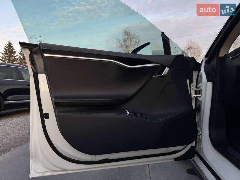 Ліфтбек Tesla Model S 2015 в Рівному фото 31 Ліфтбек Tesla Model S 2015 в Рівному
