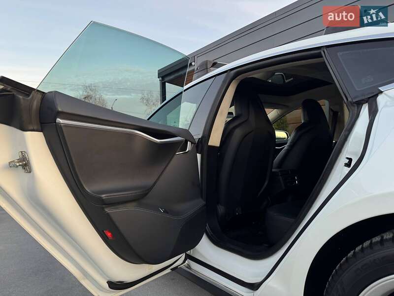 Ліфтбек Tesla Model S 2015 в Рівному фото 42 Ліфтбек Tesla Model S 2015 в Рівному