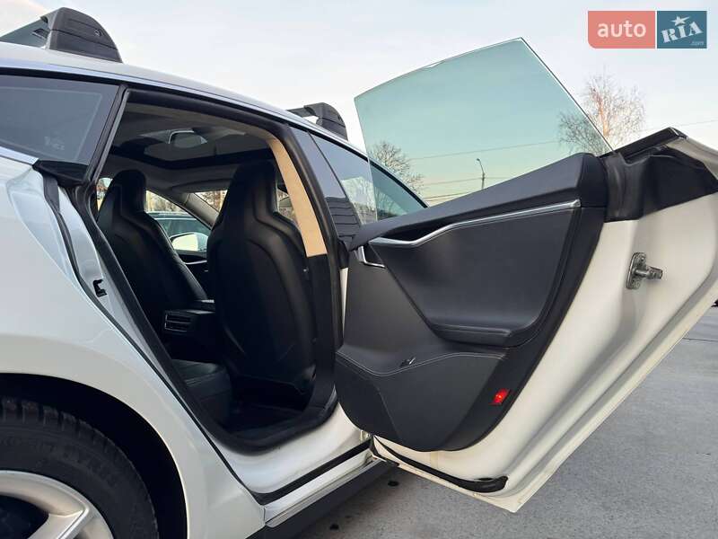 Ліфтбек Tesla Model S 2015 в Рівному фото 53 Ліфтбек Tesla Model S 2015 в Рівному