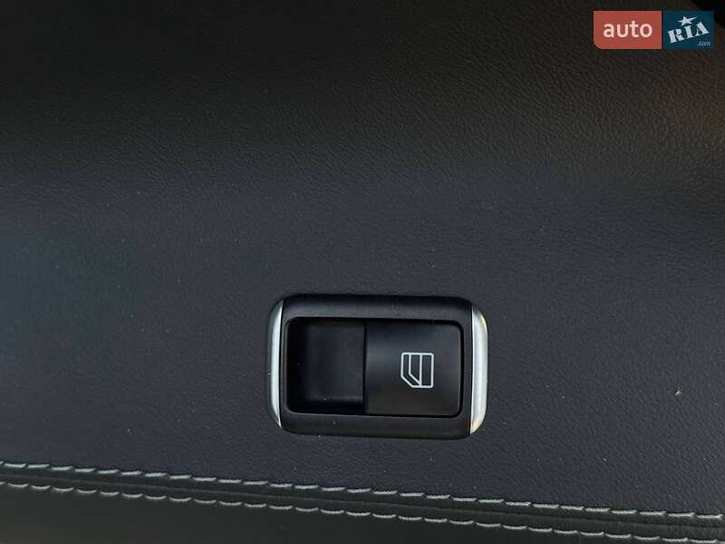 Ліфтбек Tesla Model S 2015 в Рівному фото 58 Ліфтбек Tesla Model S 2015 в Рівному