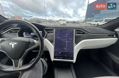 Ліфтбек Tesla Model S 2017 в Львові