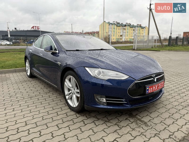 Tesla Model S 2015