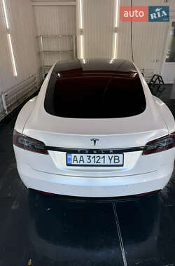 Лифтбек Tesla Model S 2017 в Киеве