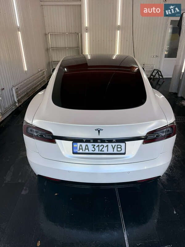 Лифтбек Tesla Model S 2017 в Киеве