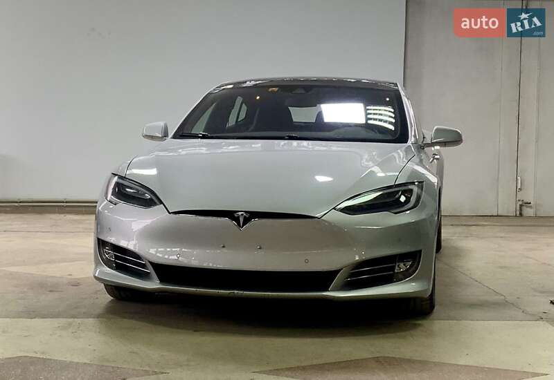 Лифтбек Tesla Model S 2017 в Тернополе