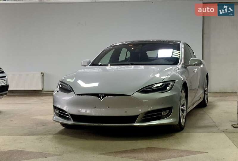 Лифтбек Tesla Model S 2017 в Тернополе