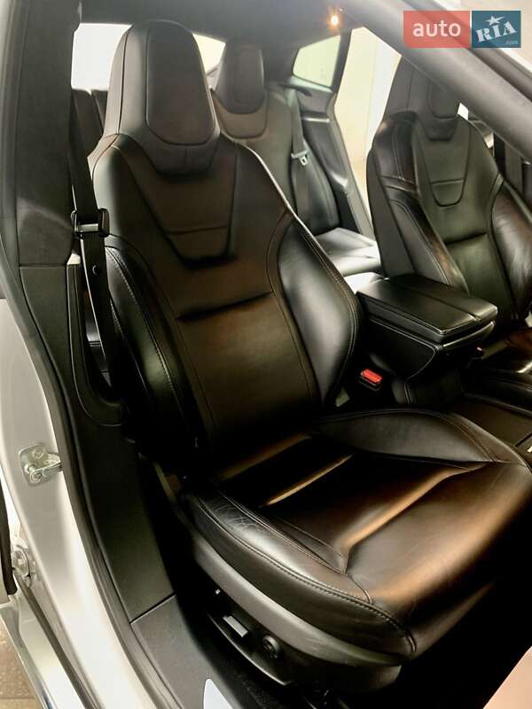 Лифтбек Tesla Model S 2017 в Тернополе