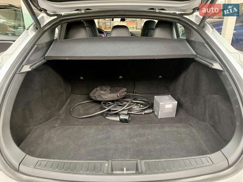 Лифтбек Tesla Model S 2017 в Тернополе