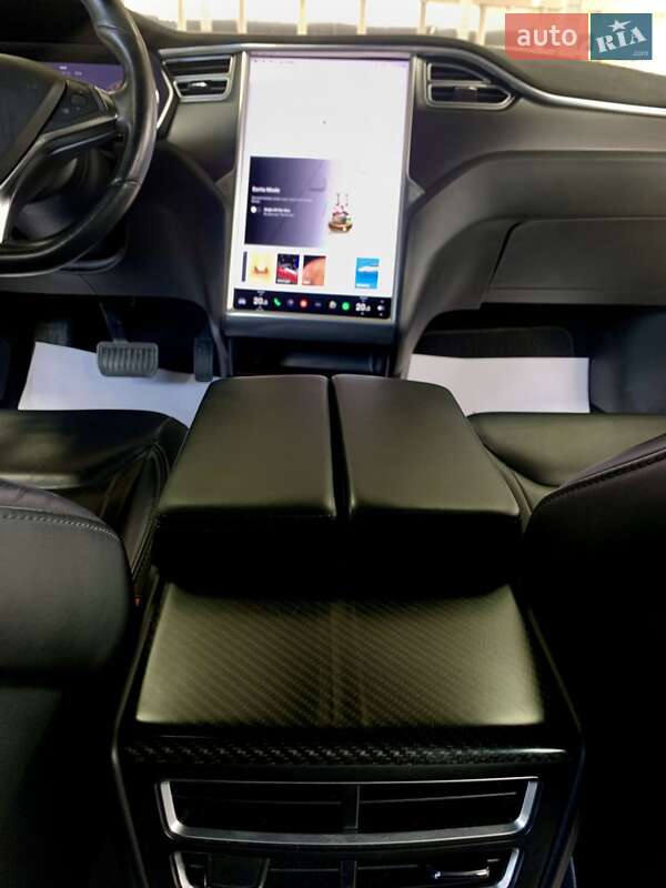 Лифтбек Tesla Model S 2017 в Тернополе