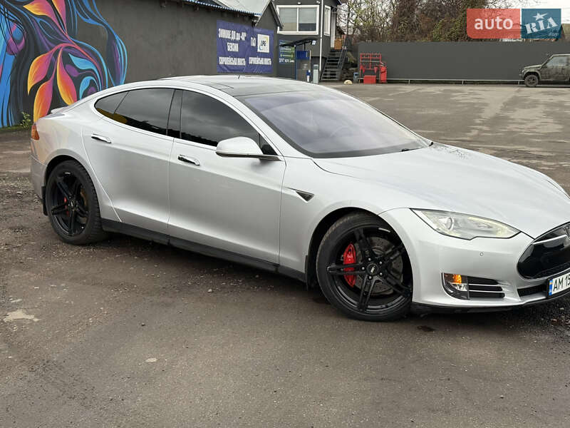 Лифтбек Tesla Model S 2014 в Житомире фото 3 Лифтбек Tesla Model S 2014 в Житомире