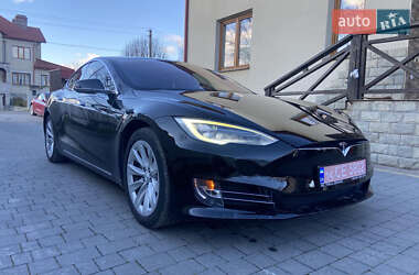 Ліфтбек Tesla Model S 2018 в Львові