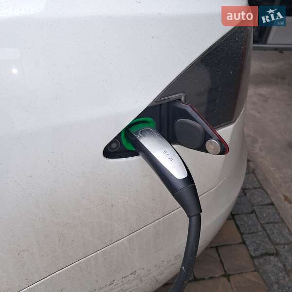 Ліфтбек Tesla Model S 2014 в Вінниці