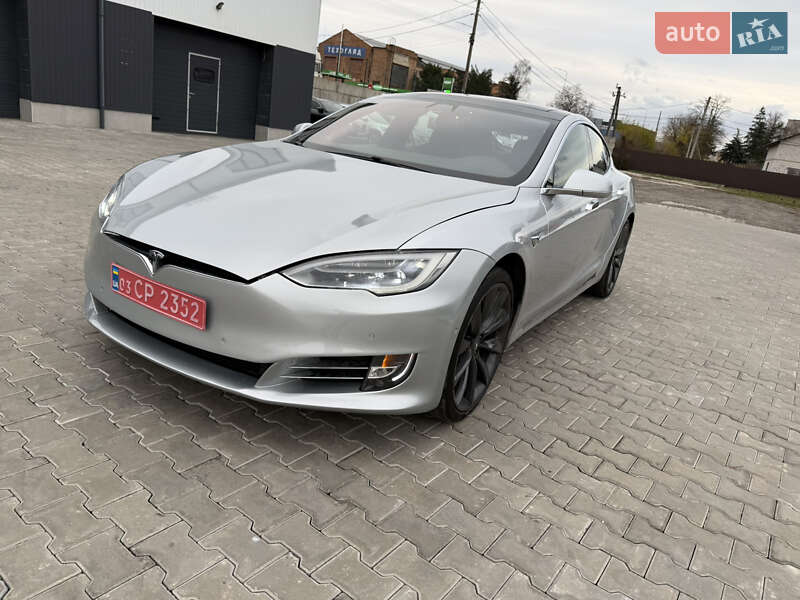 Лифтбек Tesla Model S 2017 в Виннице
