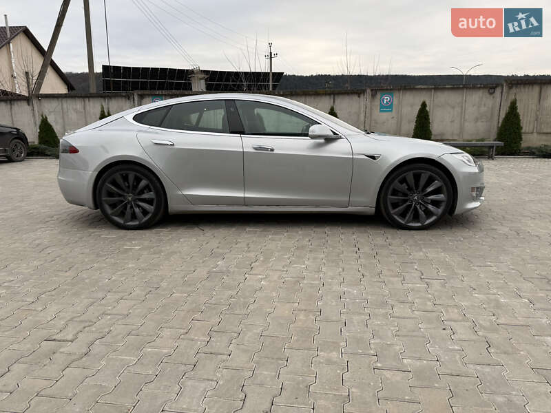 Лифтбек Tesla Model S 2017 в Виннице