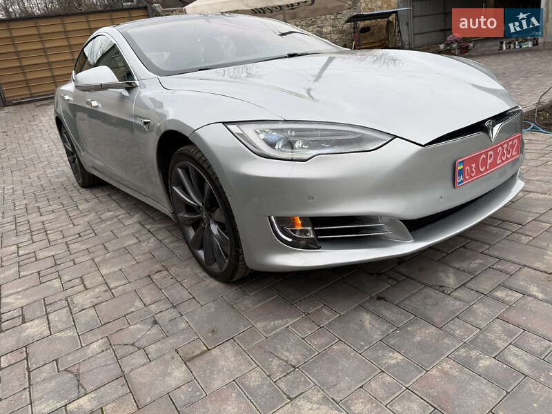 Лифтбек Tesla Model S 2017 в Виннице