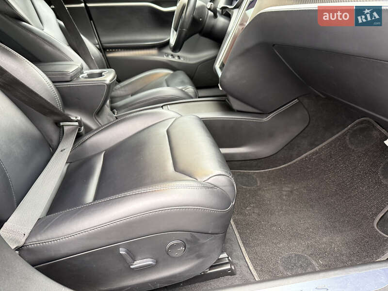 Лифтбек Tesla Model S 2017 в Виннице