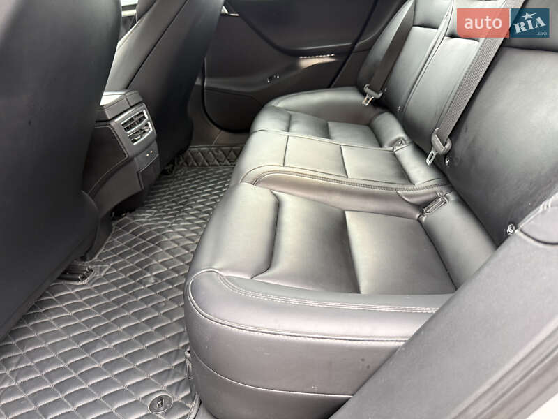 Лифтбек Tesla Model S 2017 в Виннице