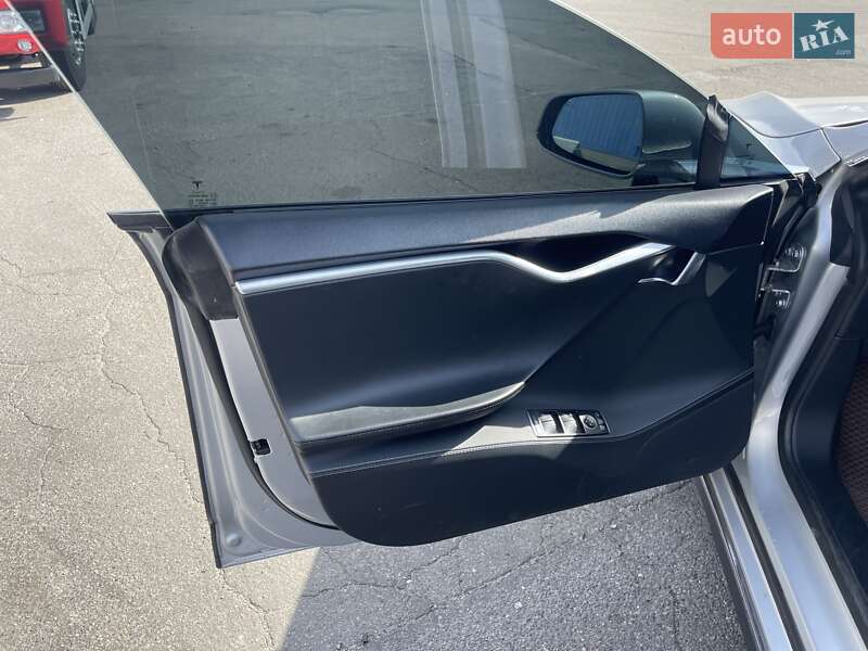 Ліфтбек Tesla Model S 2013 в Києві