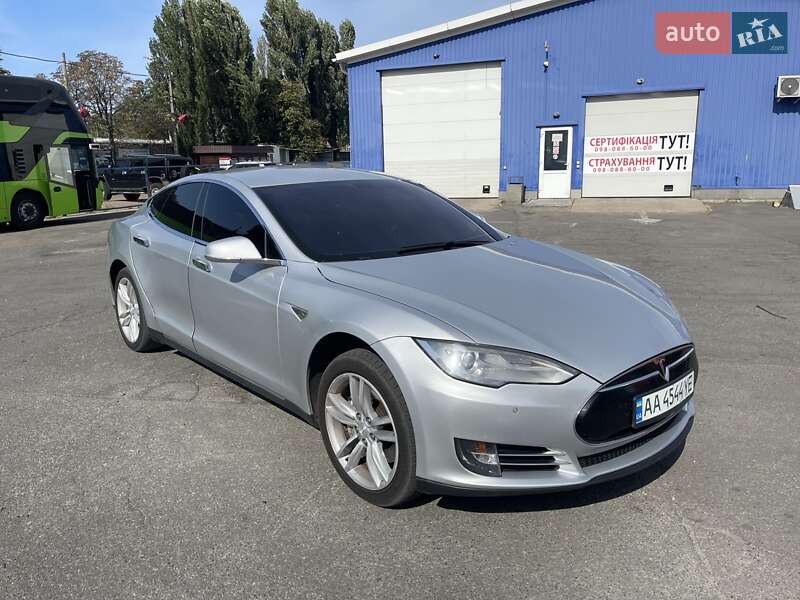 Ліфтбек Tesla Model S 2013 в Києві