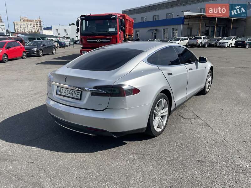 Ліфтбек Tesla Model S 2013 в Києві