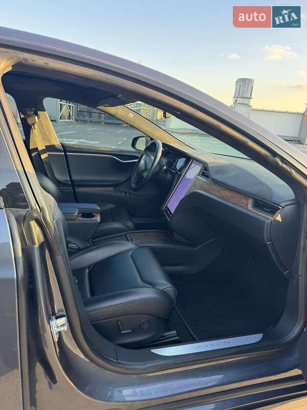 Лифтбек Tesla Model S 2019 в Киеве фото 12 Лифтбек Tesla Model S 2019 в Киеве