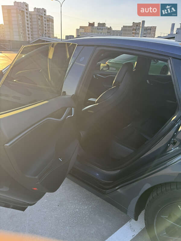 Лифтбек Tesla Model S 2019 в Киеве фото 16 Лифтбек Tesla Model S 2019 в Киеве