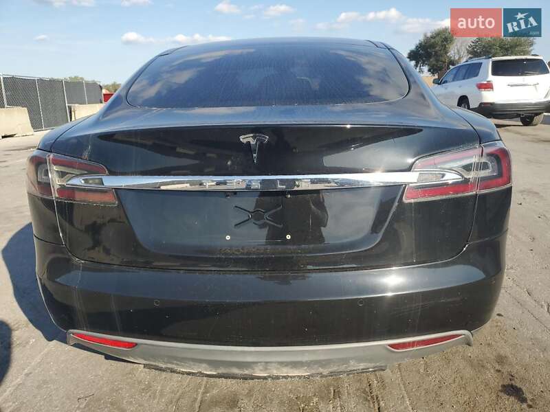 Ліфтбек Tesla Model S 2016 в Києві