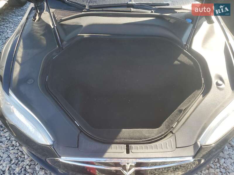 Ліфтбек Tesla Model S 2016 в Києві