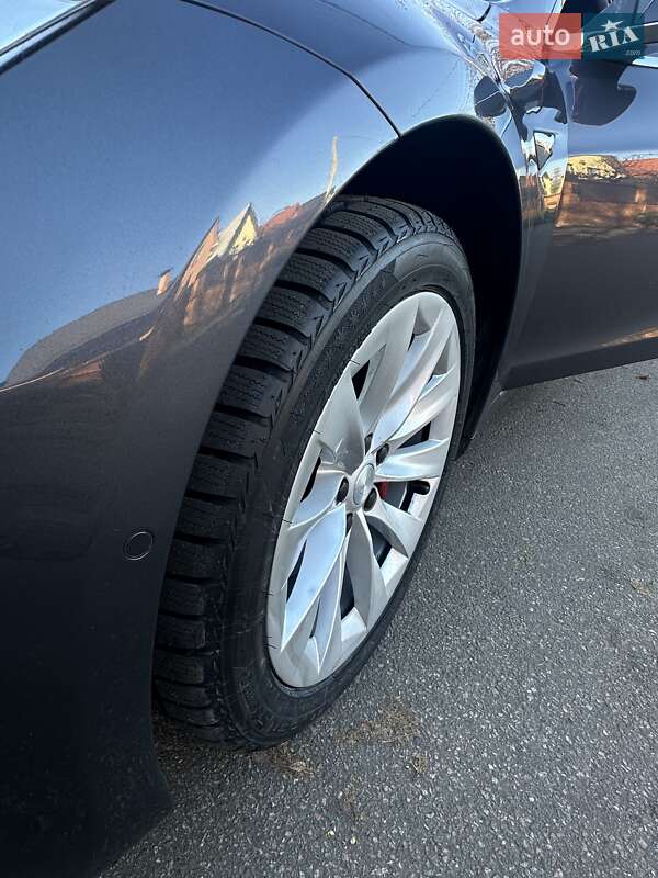 Лифтбек Tesla Model S 2018 в Киеве фото 40 Лифтбек Tesla Model S 2018 в Киеве