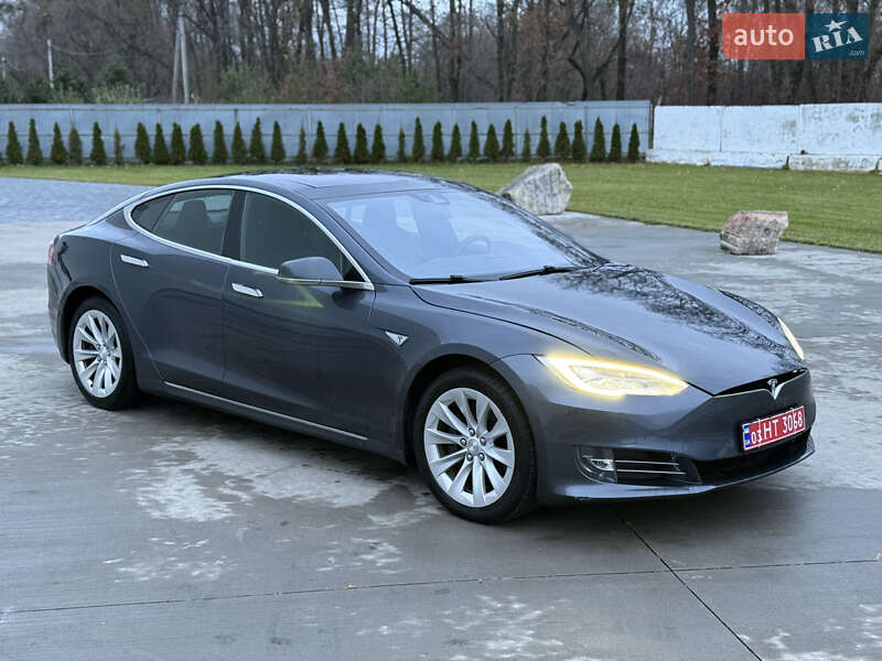 Лифтбек Tesla Model S 2016 в Луцке фото Лифтбек Tesla Model S 2016 в Луцке