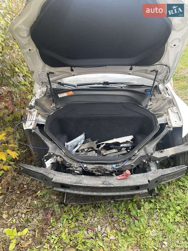 Лифтбек Tesla Model S 2014 в Ивано-Франковске