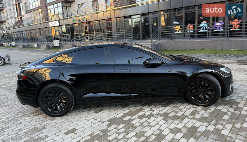 Ліфтбек Tesla Model S 2017 в Львові