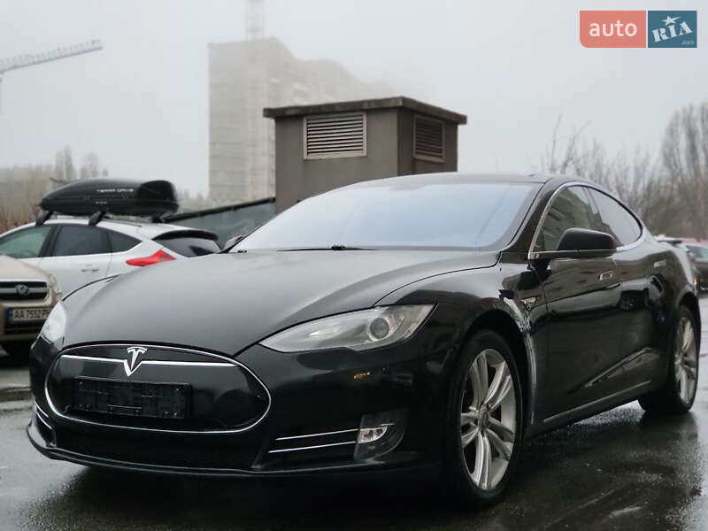Лифтбек Tesla Model S 2014 в Киеве фото Лифтбек Tesla Model S 2014 в Киеве