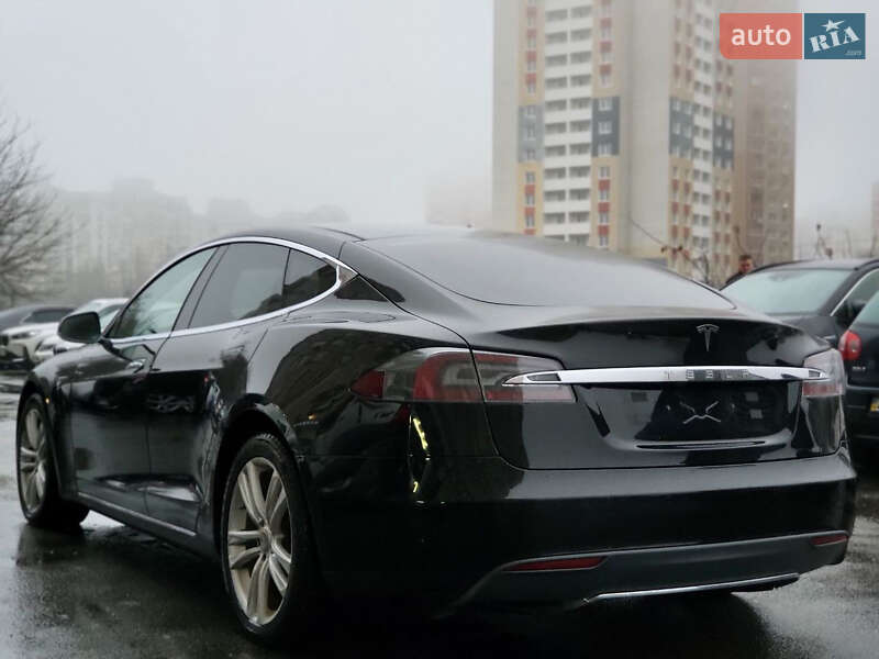 Лифтбек Tesla Model S 2014 в Киеве фото 4 Лифтбек Tesla Model S 2014 в Киеве