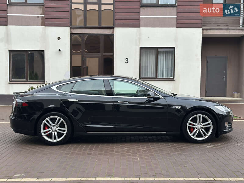 Ліфтбек Tesla Model S 2015 в Одесі