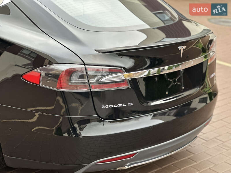 Ліфтбек Tesla Model S 2015 в Одесі