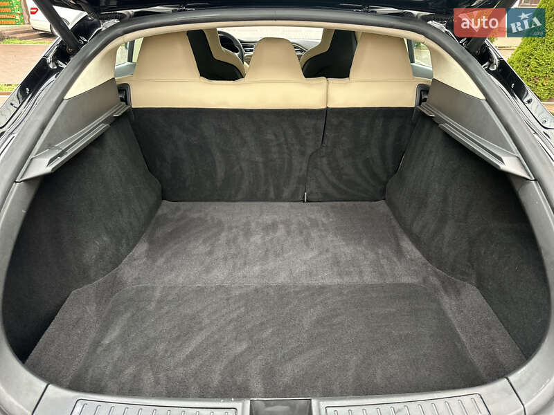 Ліфтбек Tesla Model S 2015 в Одесі